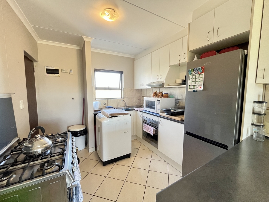 To Let 2 Bedroom Property for Rent in Burgundy Estate Western Cape